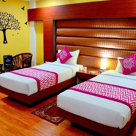 Geetika Galaxy Hotel Kanpur エクステリア 写真