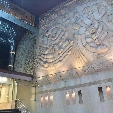 Geetika Galaxy Hotel Kanpur エクステリア 写真