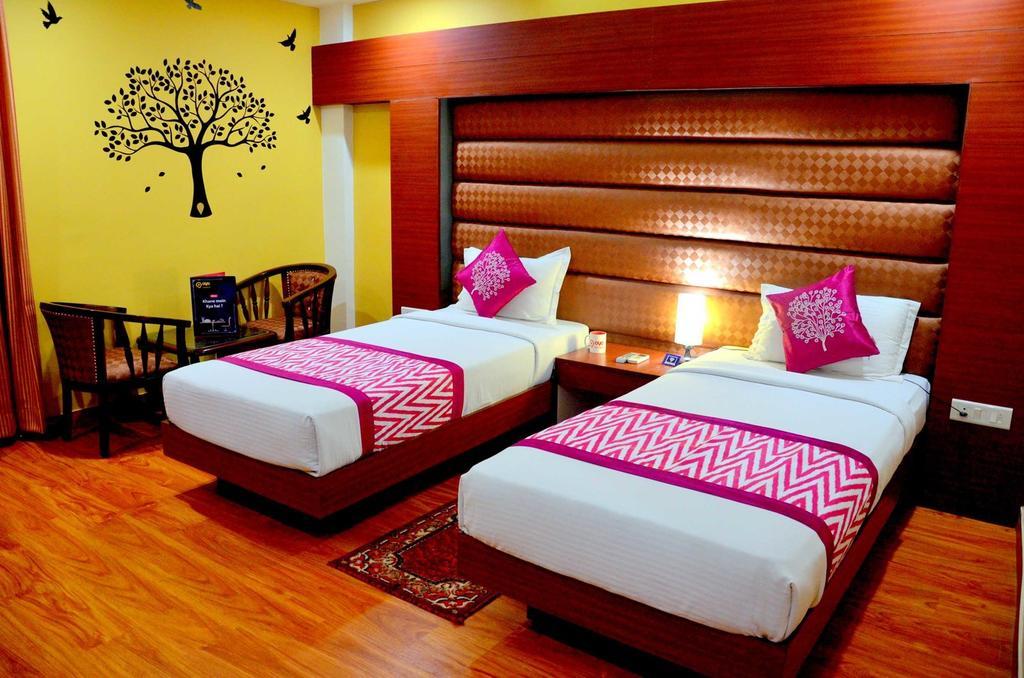 Geetika Galaxy Hotel Kanpur エクステリア 写真
