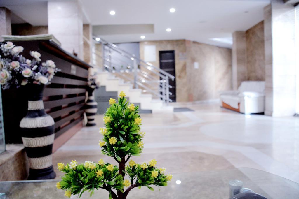 Geetika Galaxy Hotel Kanpur エクステリア 写真