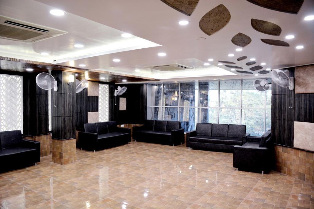 Geetika Galaxy Hotel Kanpur エクステリア 写真