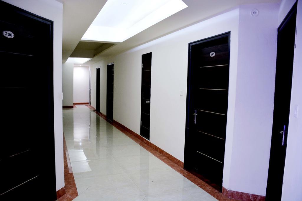 Geetika Galaxy Hotel Kanpur エクステリア 写真
