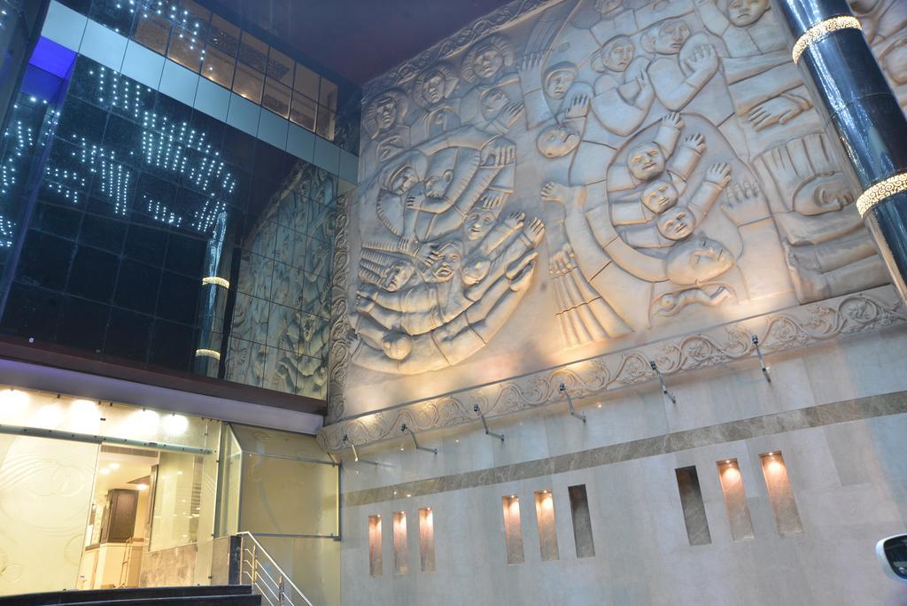 Geetika Galaxy Hotel Kanpur エクステリア 写真